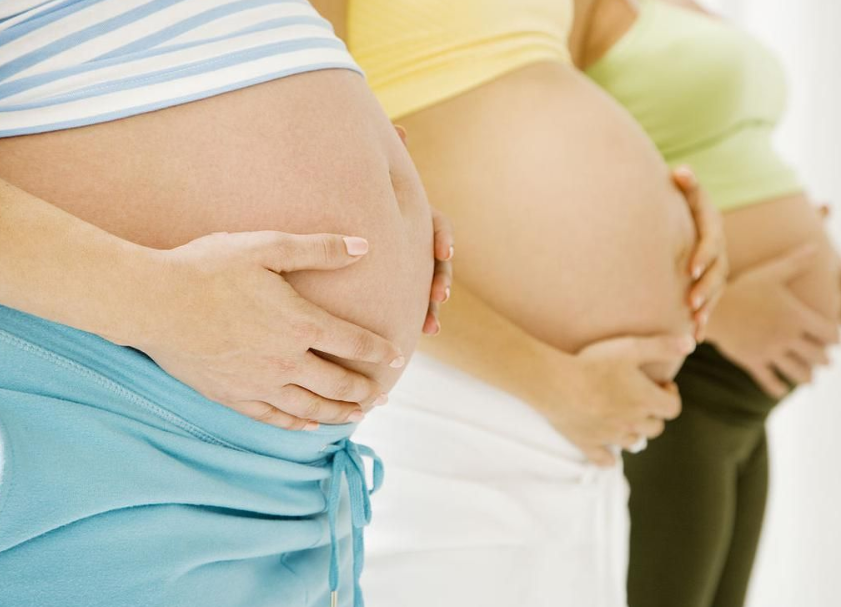 宝宝的生长期是在高速公路上，准妈妈要为怀孕头几周肚子的快速增长做好准备。